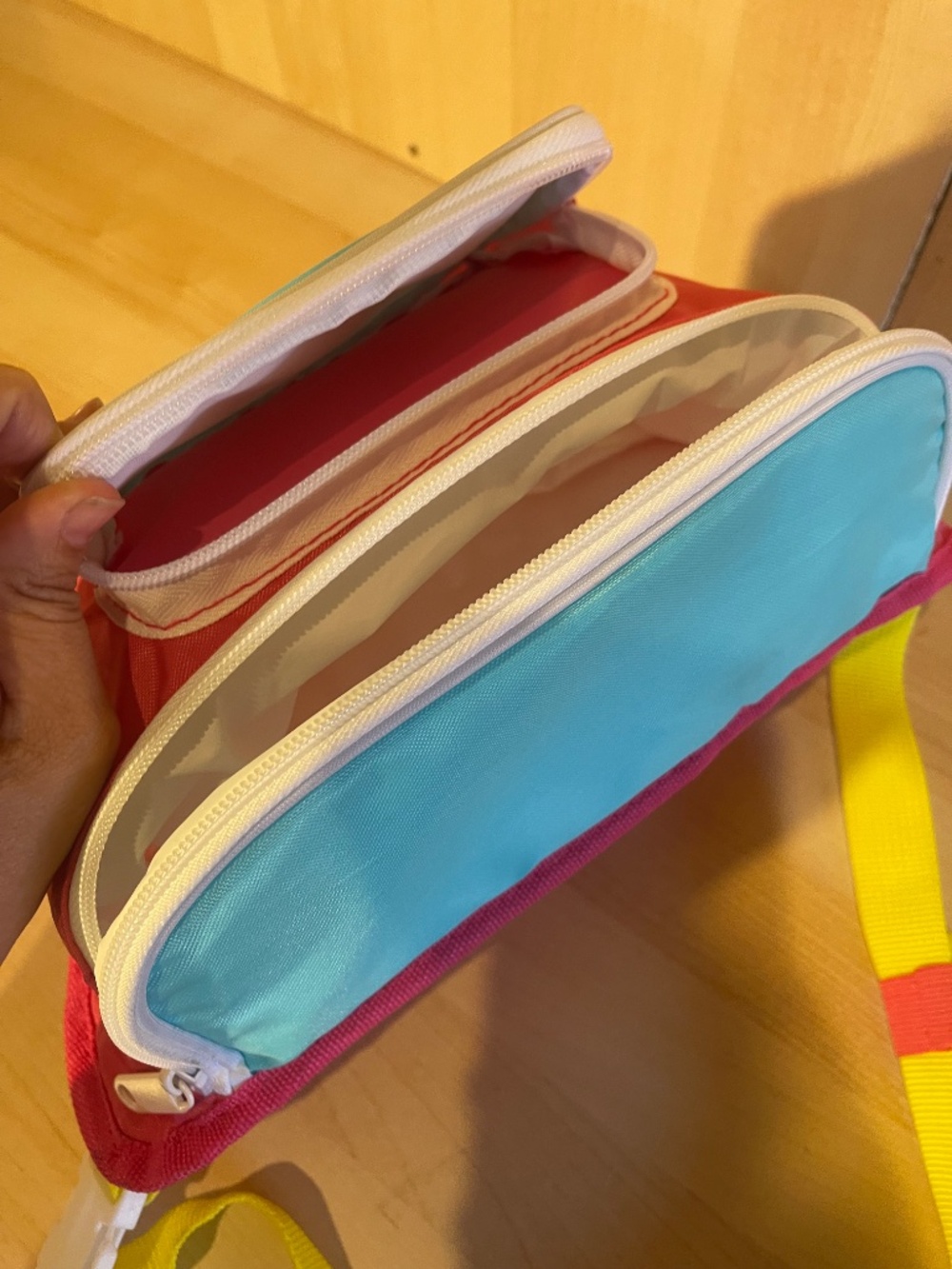 Igloo 3 can Retro Fanny Pack Cooler Bag, Yellow and Mint Green - Picture 4 of 5